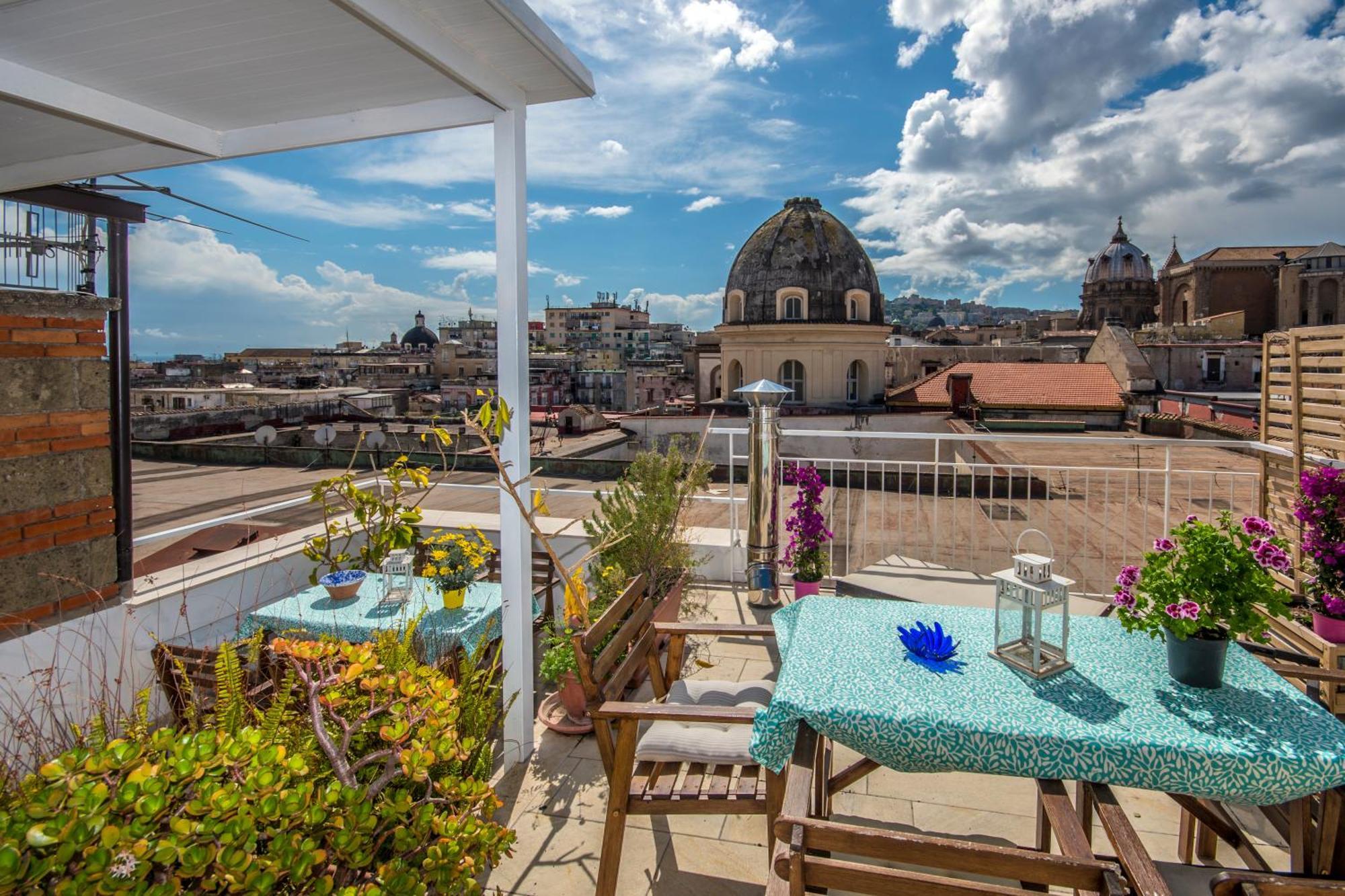 Tribunali Rooftop 46 Neapel